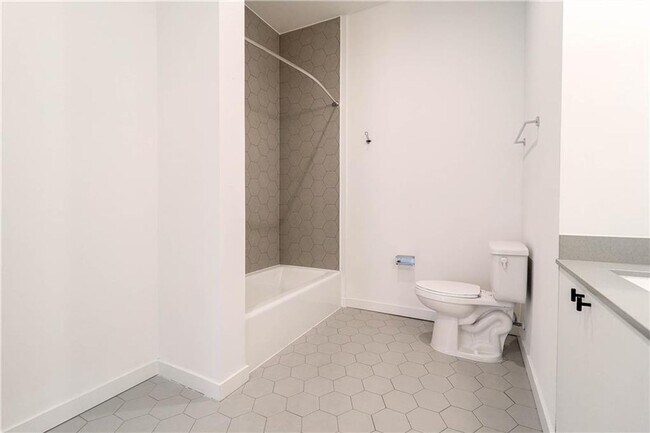 Building Photo - Incredible 2-Bedroom Condo at the Tyndall ...