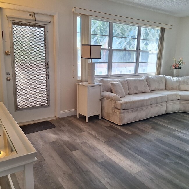 Building Photo - 2092 Wolverton E