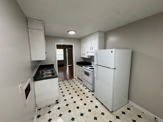 Building Photo - 3436 Washburn Ave