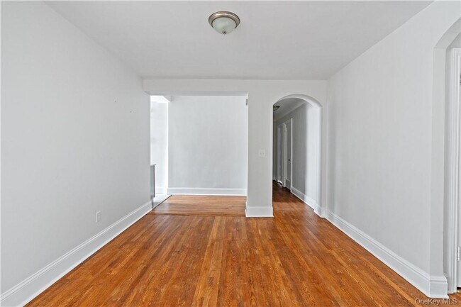 Building Photo - 250 Martine Ave