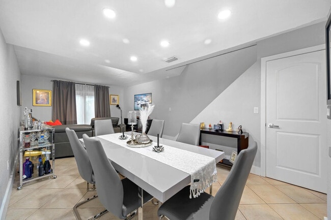 Building Photo - 8010 SW 152nd Ave