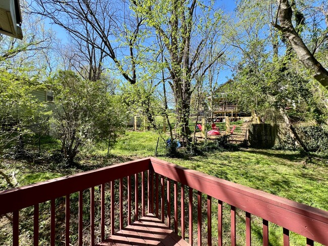 Building Photo - 3 Bedroom in West Asheville!