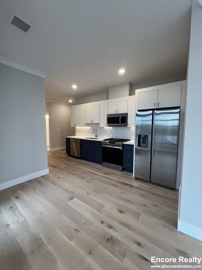 Building Photo - 157 Everett St