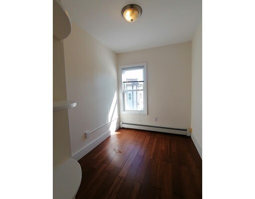 Building Photo - 13 Seckle St