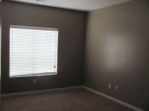 Building Photo - Southwest 4 bedroom 2 bath