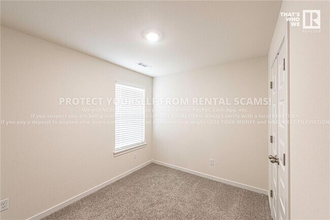 Building Photo - 3801 Pinecrest St