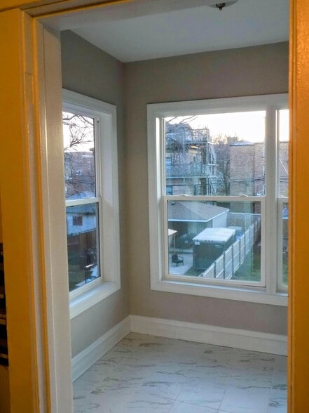 Building Photo - 434 N Pine Ave