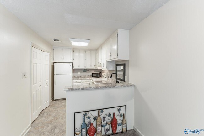 Building Photo - 2124 Greenwood Pl SW