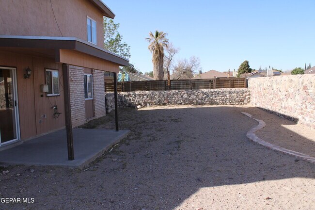 Building Photo - 704 Springfire Dr