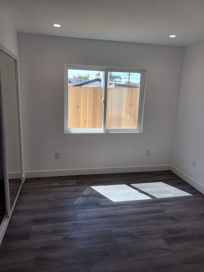 Building Photo - 3558 Hatteras Ave