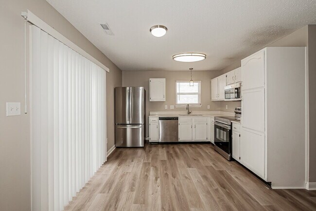 Building Photo - 8039 Corktree Dr