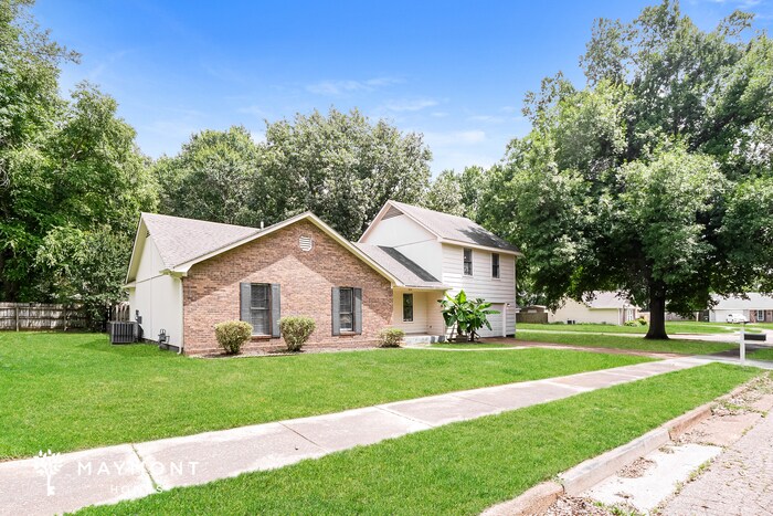 Building Photo - 3016 Shade Tree Cove