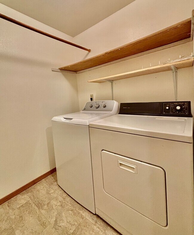 Building Photo - 3 Bed / 2.5 Bath Redmond single family hom...