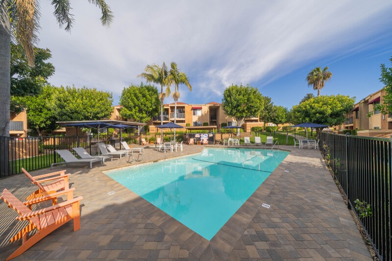 Building Photo - 1440 Oak Dr