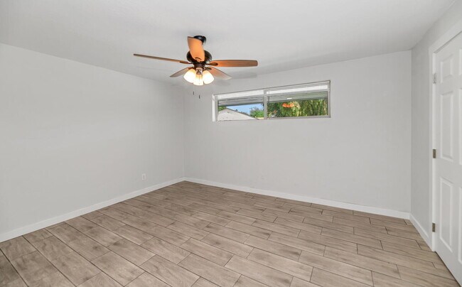 Building Photo - Fully Renovated 2 Bed / 2 Bath in Central ...