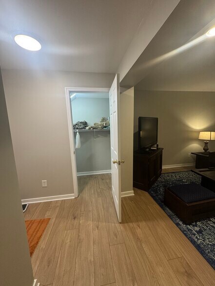 Building Photo - 8756 Springwater Dr