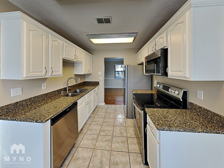 Building Photo - 3315 Blackfoot Trail S