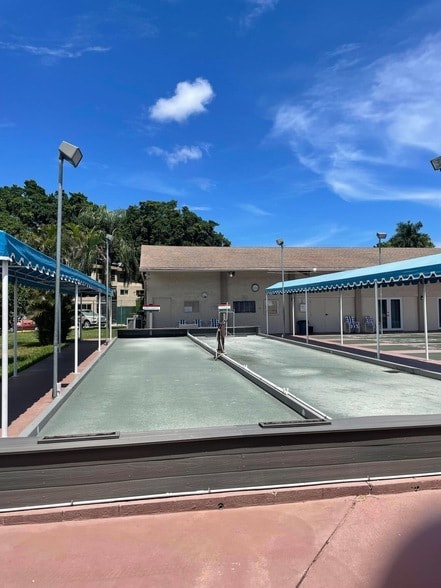 Building Photo - 701 Lori Dr