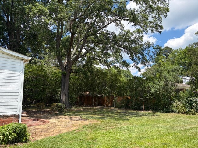 Building Photo - 6015 Monroe Rd