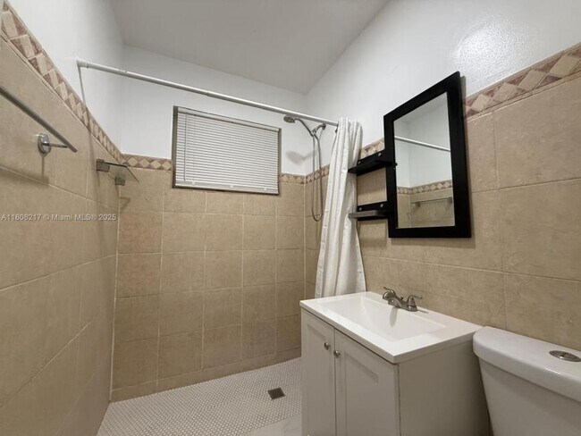 Building Photo - 2 bedroom in North Miami FL 33161