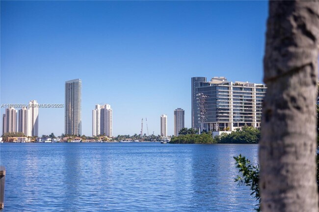 Building Photo - 3255 NE 184th St