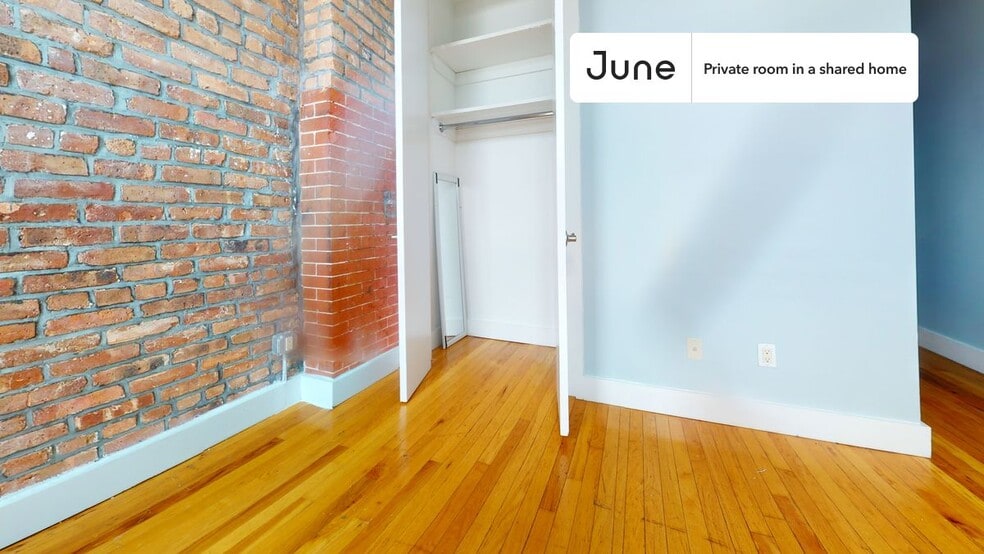 Building Photo - Private bedroom in 3 bed/1 bath Home
