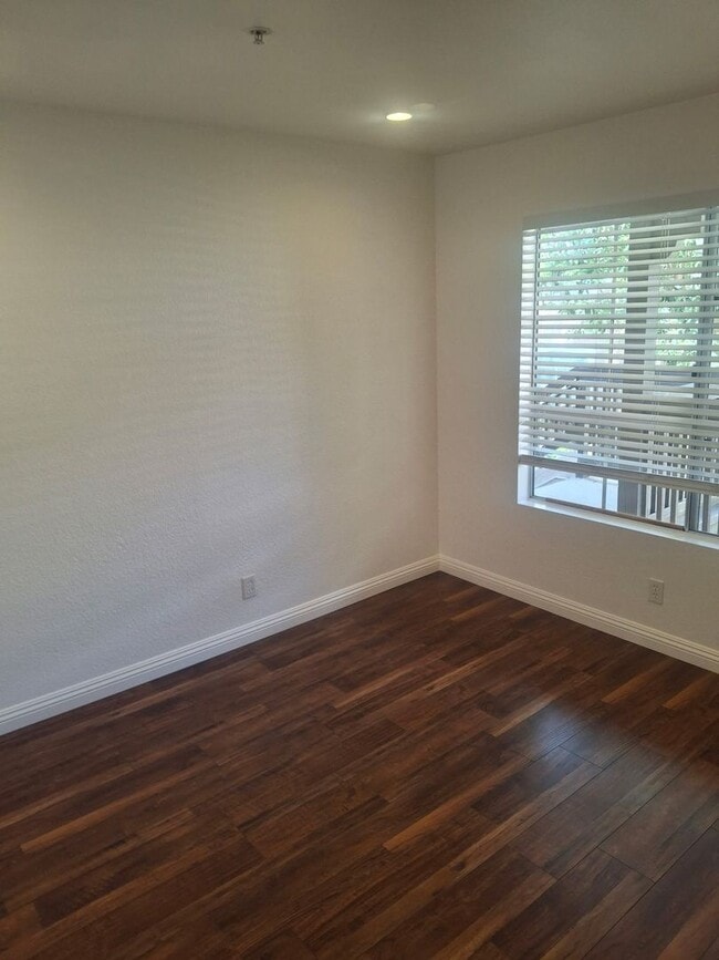Building Photo - Upgraded 1 bed/ 1 bath Condo in East Orang...