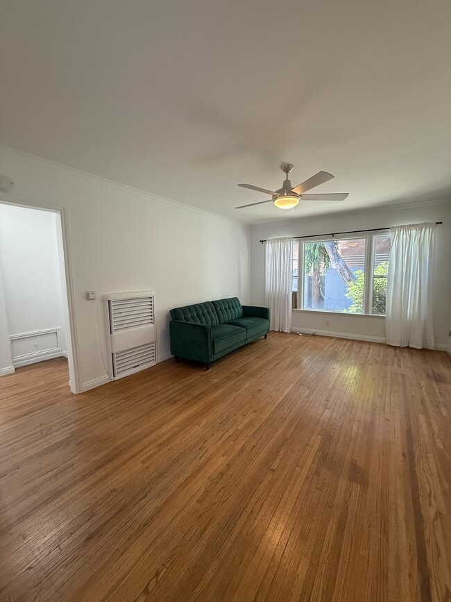 Building Photo - 11610 Oxnard St