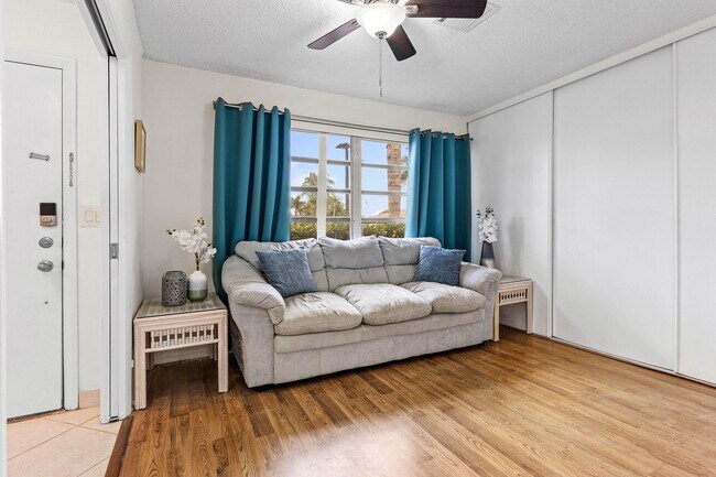 Building Photo - 13899 Via Aurora