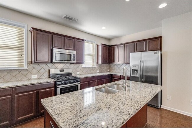 Building Photo - 1234 King Springs Ct SE