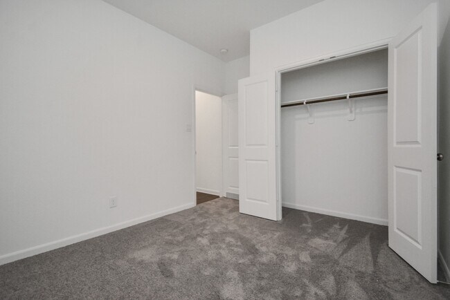 Building Photo - 15819 Kinlough Dr