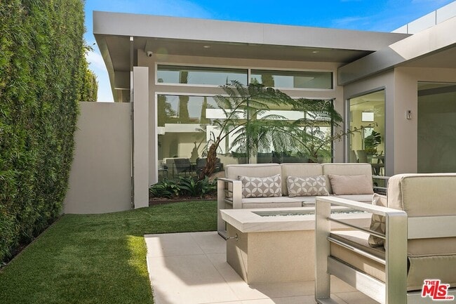 Building Photo - 2189 Summitridge Dr