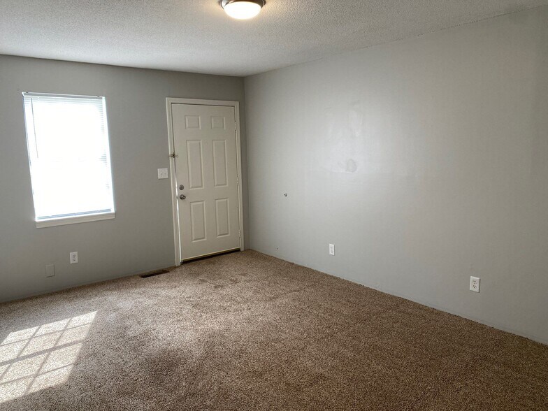 Building Photo - 35 Rossfield Cv
