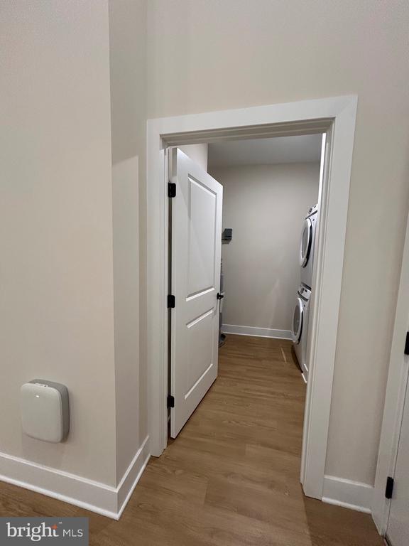 Building Photo - 624 Main St