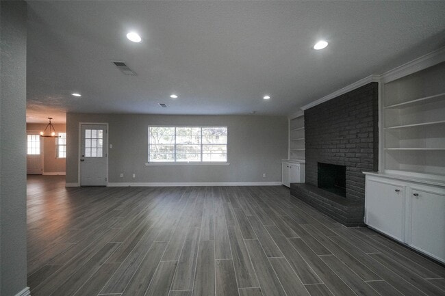 Building Photo - 7818 Beaufort Dr