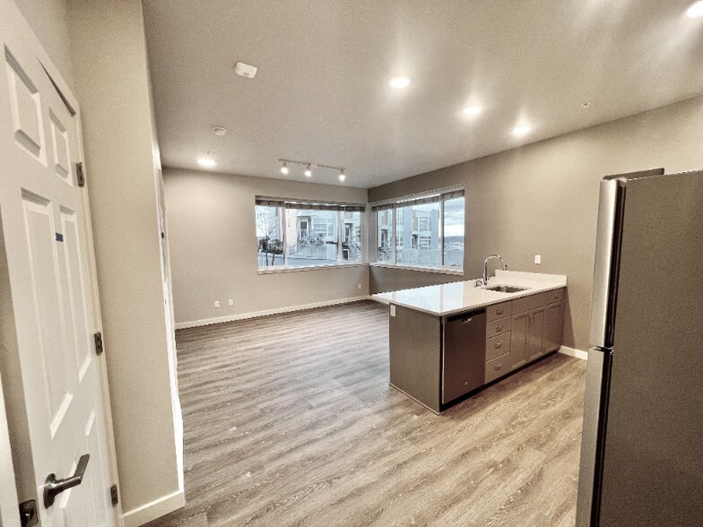 Building Photo - 2330 Yakima Ct