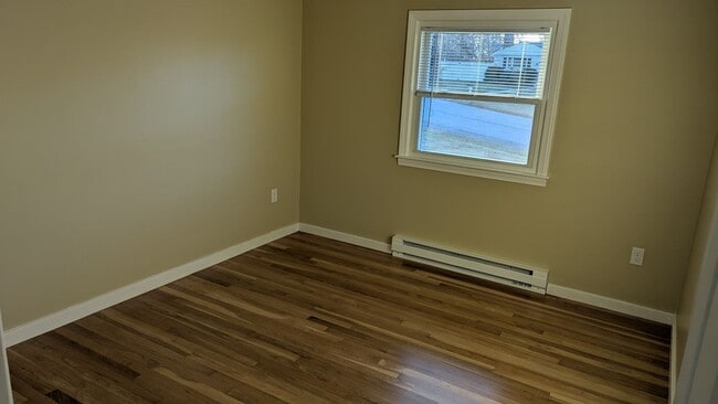 Building Photo - ***Please Respond Directly to the Online Listing, Calls May Not Be Returned***