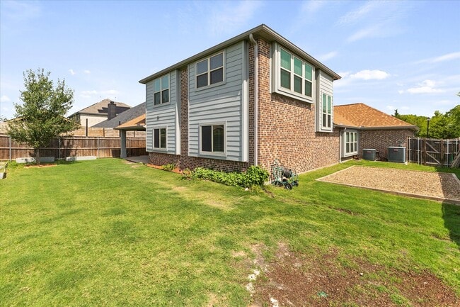 Building Photo - 205 Roscoe Dr