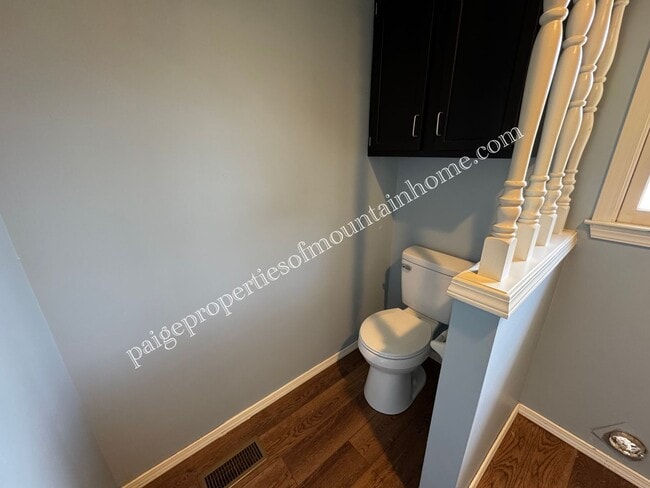 Building Photo - Stylish 3-Bedroom Home with Beautiful Kitc...