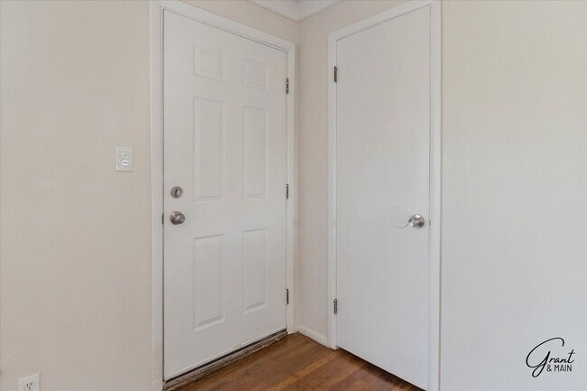 Building Photo - $1995 3 bedroom ranch Shelby TWP