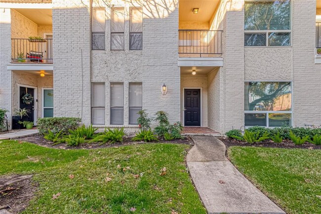Building Photo - 1330 Augusta Dr