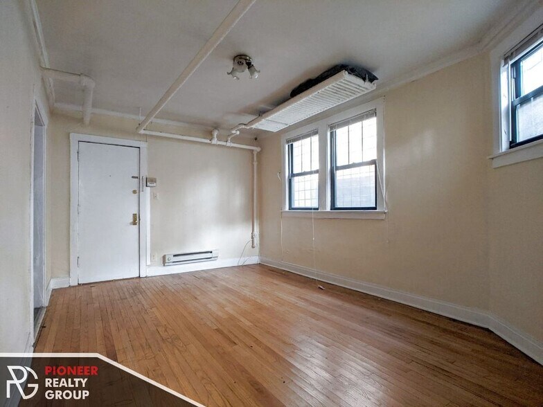 Building Photo - 2241 N Bissell St