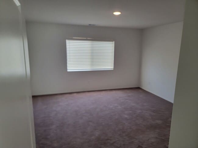 Building Photo - AVAILABLE MAY 15TH