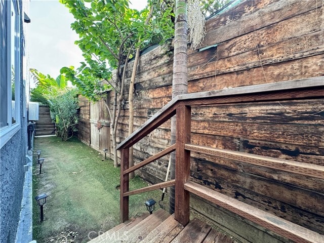 Building Photo - 1216 N Kenmore Ave