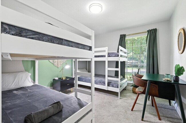 Building Photo - 1231 Springbrook Cir