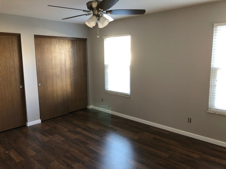 Master bedroom on 1st floor - 5020 Brittany Downs Dr
