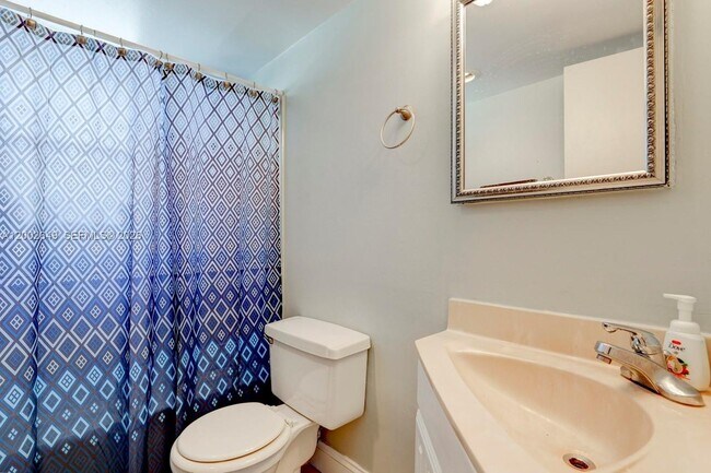 Building Photo - 610 SE 2nd Ave