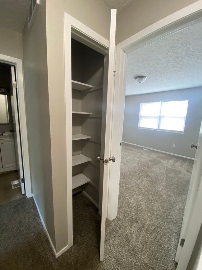 Building Photo - 2 bedroom townhome in Dublin Schools