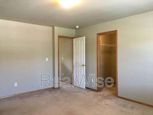 Building Photo - 2885 SW Indian Cir