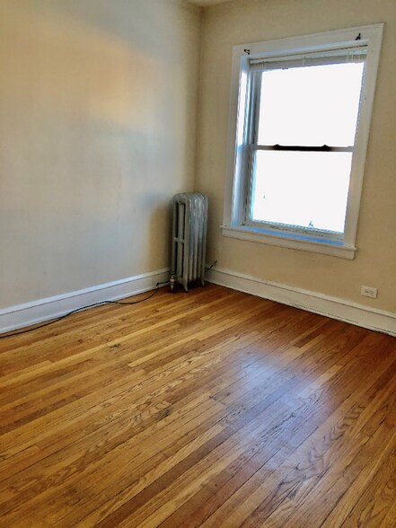 Building Photo - 2351 N Kenneth Ave